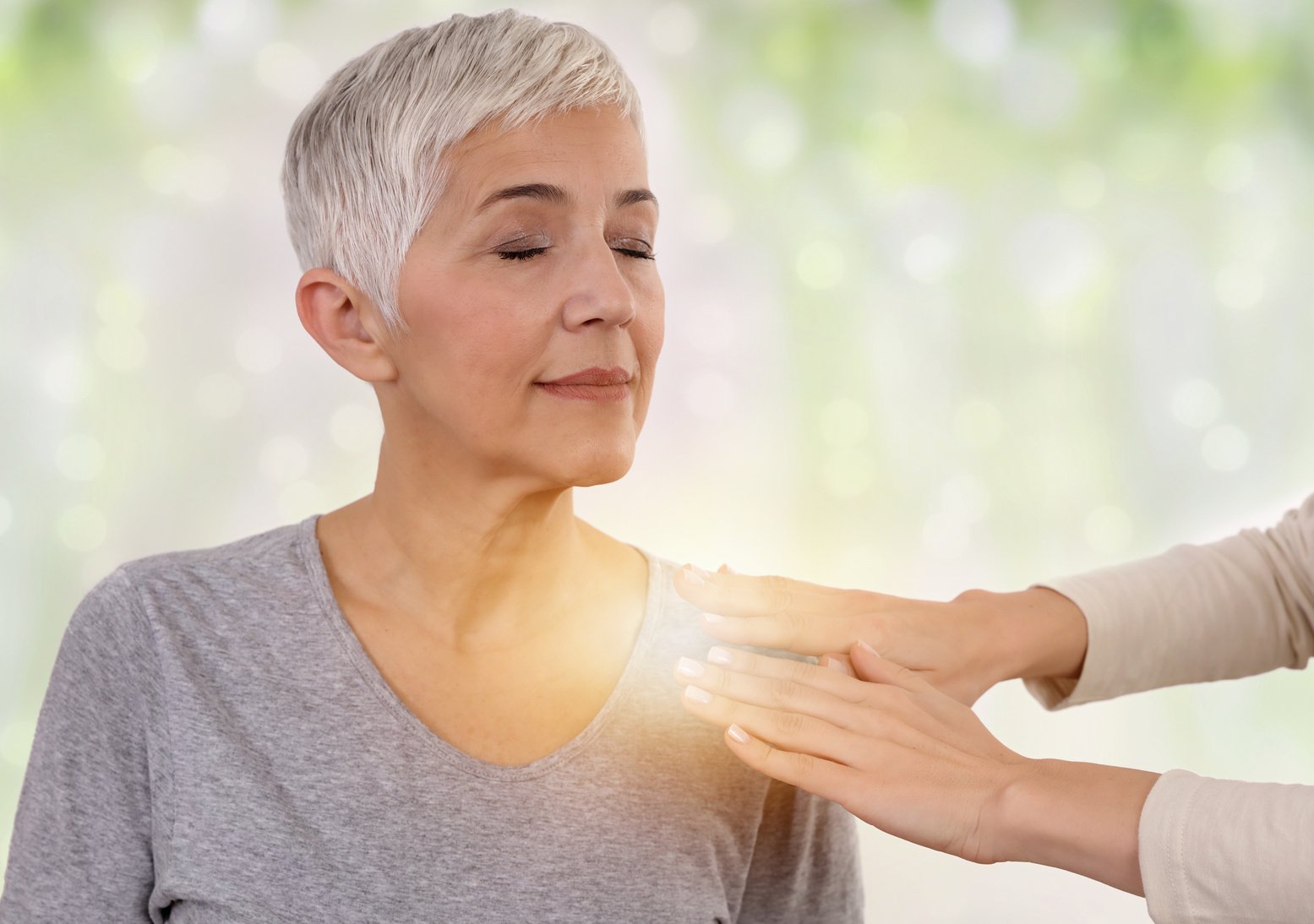 Woman having reiki healing treatment , alternative medicine concept, holistic care